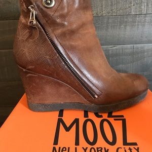 Miz Mooz leather bootie size 9.5